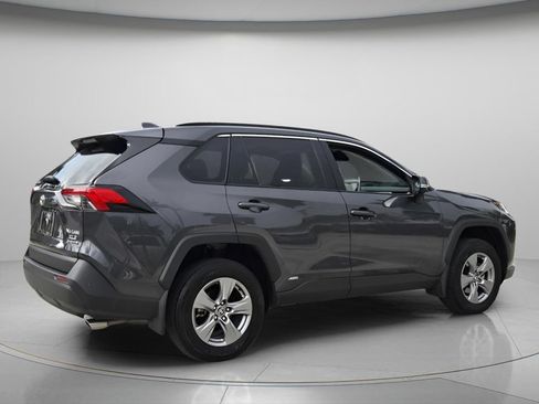 Used 2024 Toyota RAV4 XLE AWD/4WD image 7
