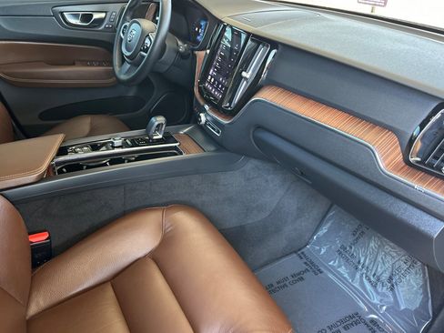 Certified 2023 Volvo XC60 B5 Plus w/ Climate Package FWD image 17