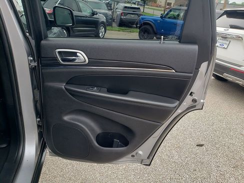 Used 2019 Jeep Grand Cherokee Limited AWD/4WD image 18