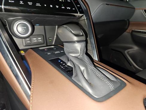 Used 2023 Toyota Venza Limited image 21