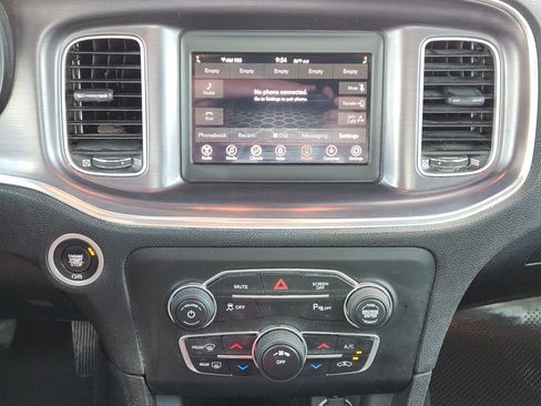 Used 2018 Dodge Charger SXT RWD image 17