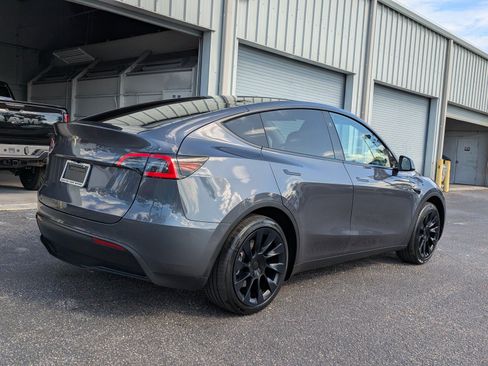 Used 2023 Tesla Model Y 2WD image 4