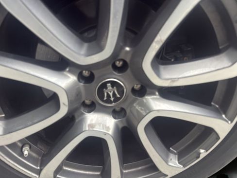 Used 2021 Maserati Levante S AWD/4WD image 18