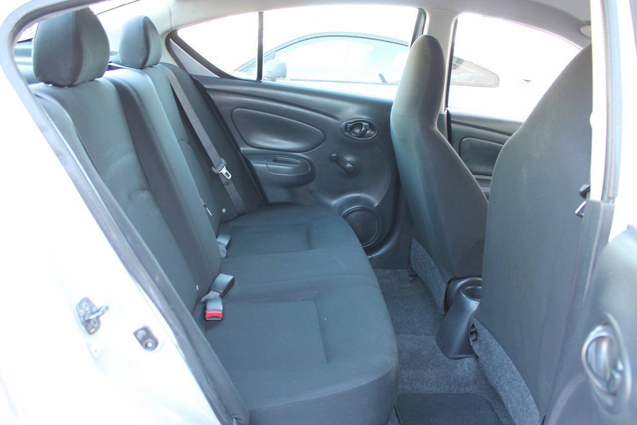 Used 2015 Nissan Versa S Plus FWD image 29