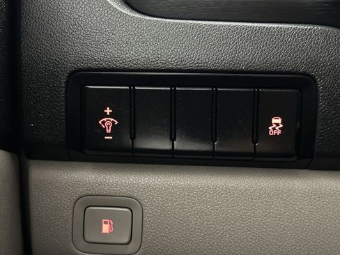 Used 2021 Kia Sedona LX image 22