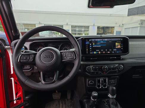 Used 2025 Jeep Wrangler Unlimited Sport AWD/4WD image 14