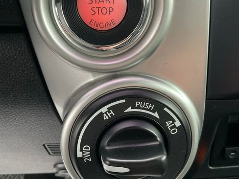 Used 2017 Nissan Titan SV image 25