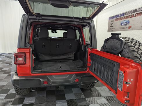 Used 2025 Jeep Wrangler Unlimited Sport AWD/4WD image 9