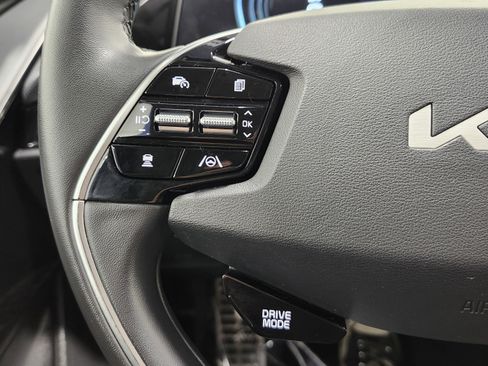 Used 2023 Kia Niro EX Touring image 34