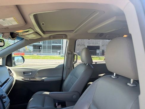 Used 2016 Toyota Sienna XLE Premium AWD/4WD image 7