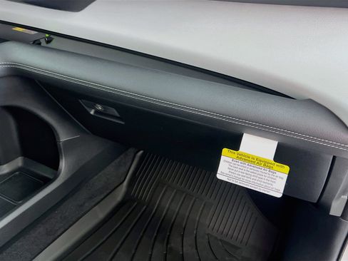 Used 2026 Toyota Sienna XLE FWD image 33