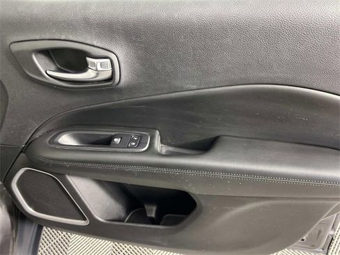 Used 2020 Jeep Compass Latitude image 22