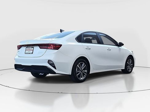 Used 2022 Kia Forte LXS w/ LXS Technology Package FWD image 5