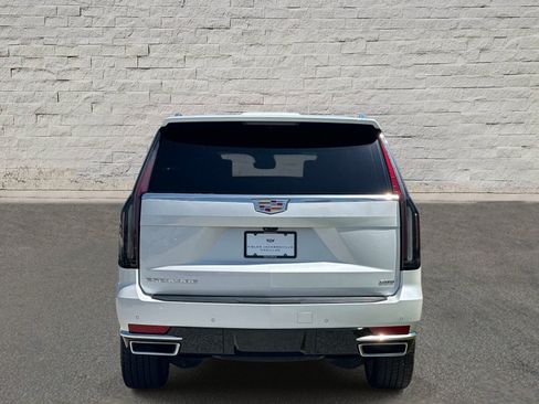 Used 2024 Cadillac Escalade Premium Luxury AWD/4WD image 4