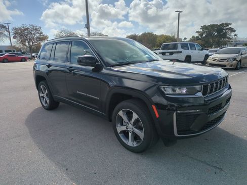 New 2026 Jeep Grand Cherokee Limited RWD image 2