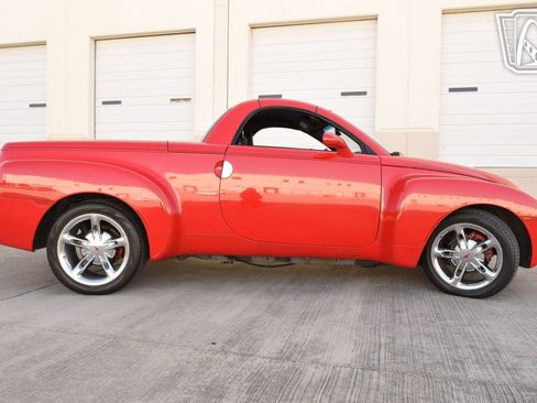 Used 2005 Chevrolet SSR w/ Preferred Equipment Group image 38