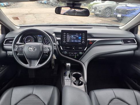 Used 2024 Toyota Camry SE FWD image 3