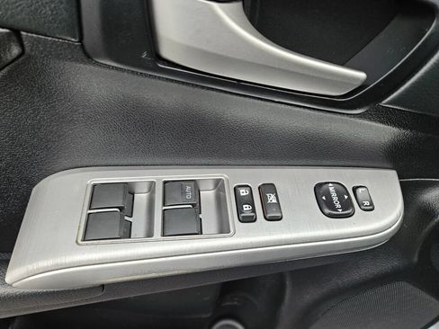 Used 2012 Toyota Camry SE w/ Leather Pkg FWD image 17
