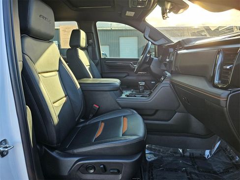 Used 2024 GMC Sierra 1500 AT4 w/ Technology Package image 15