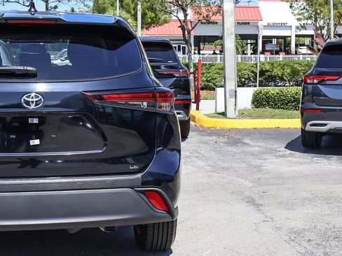 Used 2024 Toyota Highlander LE image 14