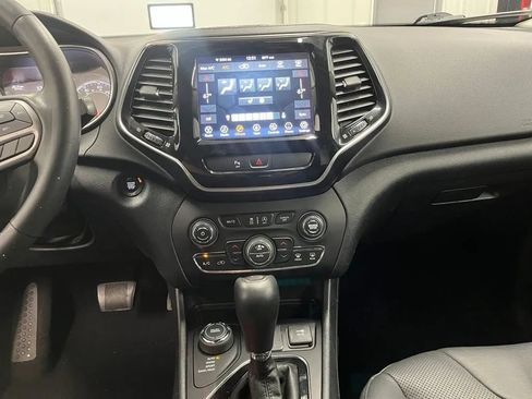 Used 2019 Jeep Cherokee Limited AWD/4WD image 23