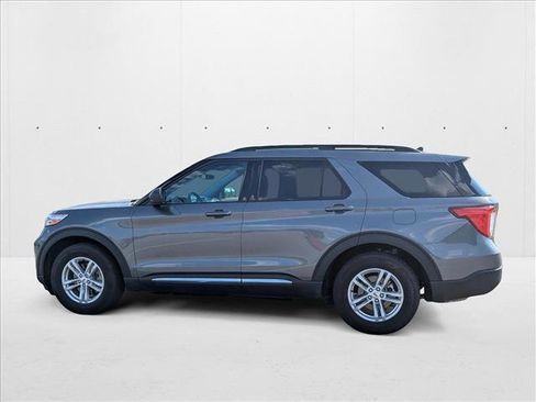 Used 2024 Ford Explorer XLT image 8