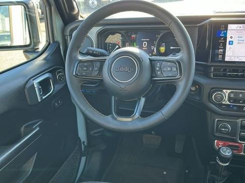 Used 2024 Jeep Wrangler Unlimited image 25