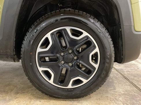 Used 2015 Jeep Renegade Trailhawk w/ Premium Leather Group image 29