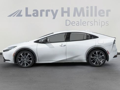 New 2026 Toyota Prius Plug-In Hybrid FWD image 3