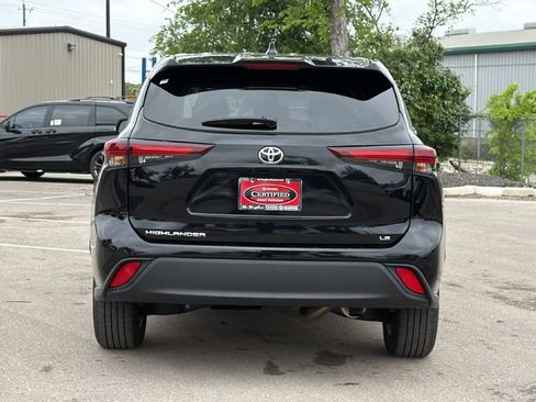 Certified 2025 Toyota Highlander LE FWD image 7