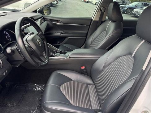 Used 2019 Toyota Camry L image 6