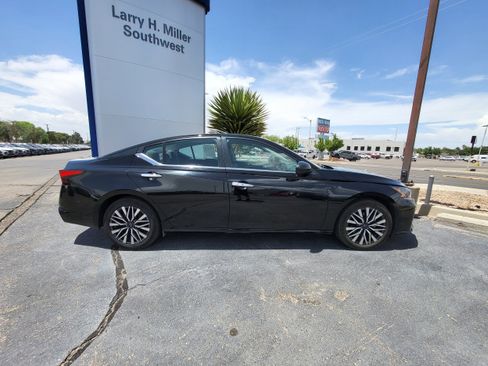 Used 2024 Nissan Altima 2.5 SV FWD image 27