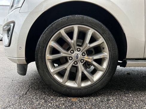 Used 2019 Ford Expedition Platinum RWD image 7