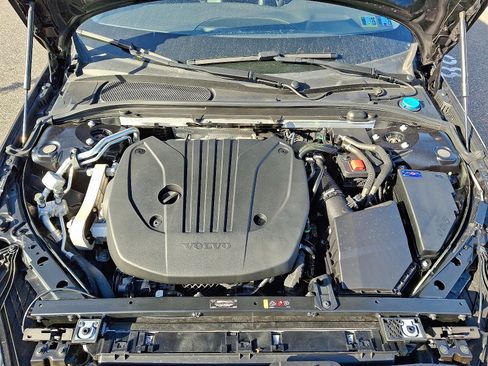 Used 2024 Volvo V60 B5 Cross Country Plus w/ Protection Package Premier image 28