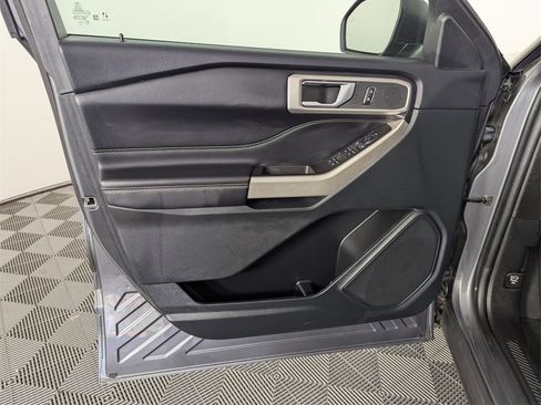 Used 2024 Ford Explorer XLT image 18