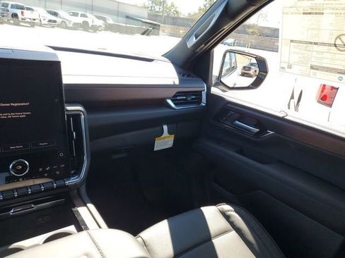 New 2026 GMC Yukon XL Denali w/ Sun & Power Step Package AWD/4WD image 15