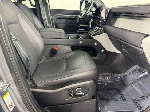 Used 2023 Land Rover Defender 130 S image 29