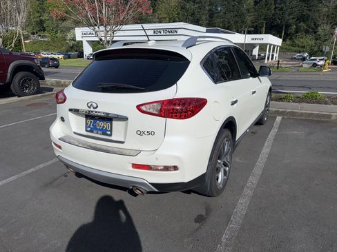 Used 2017 INFINITI QX50 2WD w/ Deluxe Touring Package image 7