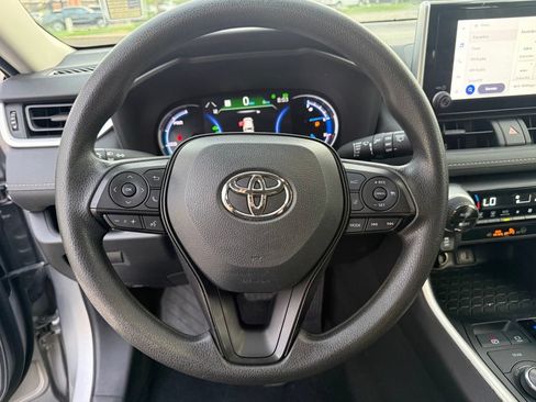 Used 2025 Toyota RAV4 XLE AWD/4WD image 13