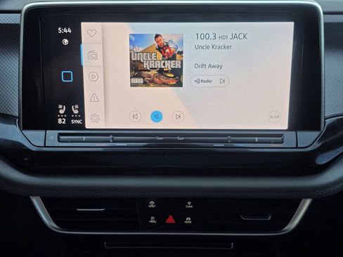 Used 2025 Volkswagen Atlas Peak Edition SE image 12