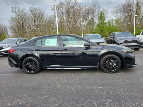 New 2026 Toyota Camry SE w/ Convenience Package FWD image 3