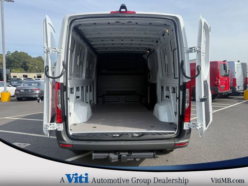 Used 2025 Mercedes-Benz Sprinter 2500 image 16