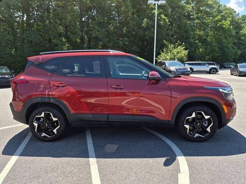 Used 2025 Kia Seltos S AWD/4WD image 2