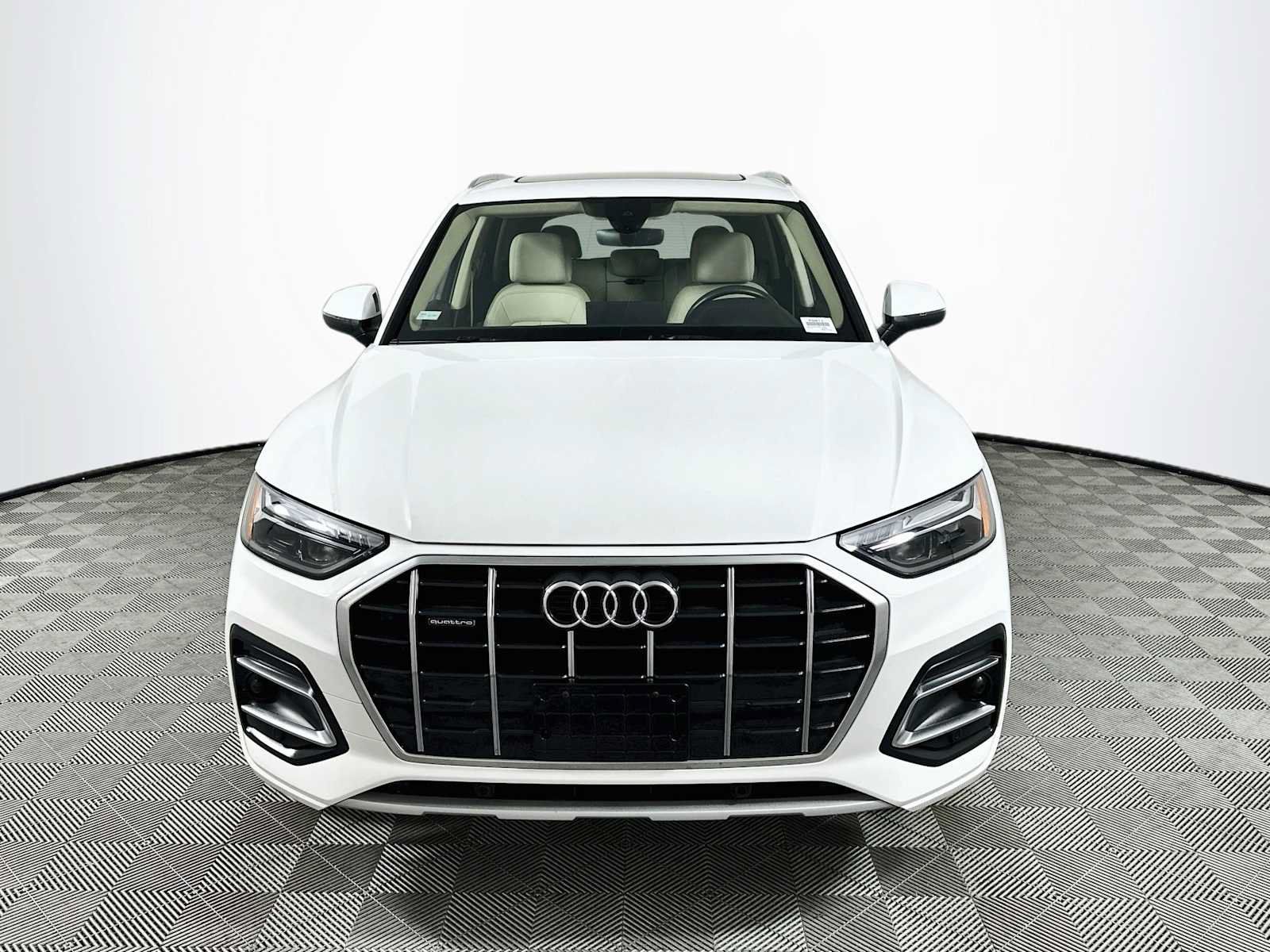 Certified 2023 Audi Q5 2.0T Premium w/ Convenience Package AWD/4WD image 2