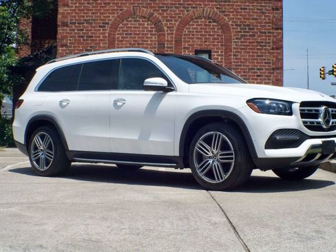 Used 2023 Mercedes-Benz GLS 450 4MATIC image 3