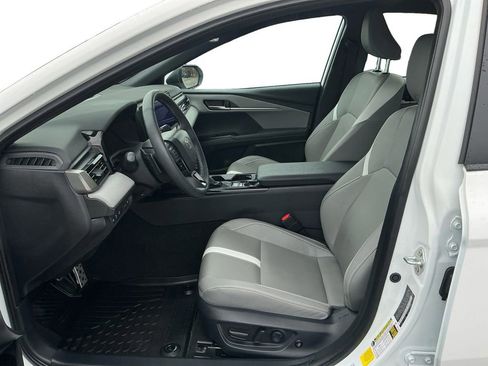 Used 2025 Toyota Camry SE w/ Multimedia Upgrade Package image 14