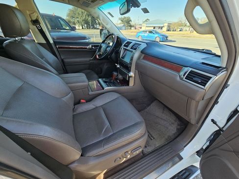 Used 2013 Lexus GX 460 w/ Comfort Plus Pkg image 36