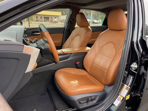 Used 2019 Toyota Avalon Limited image 20