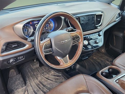 Used 2020 Chrysler Pacifica Limited w/ Advanced Safetytec Group image 18