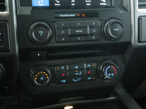 Used 2016 Ford F150 XLT w/ Equipment Group 302A Luxury image 4